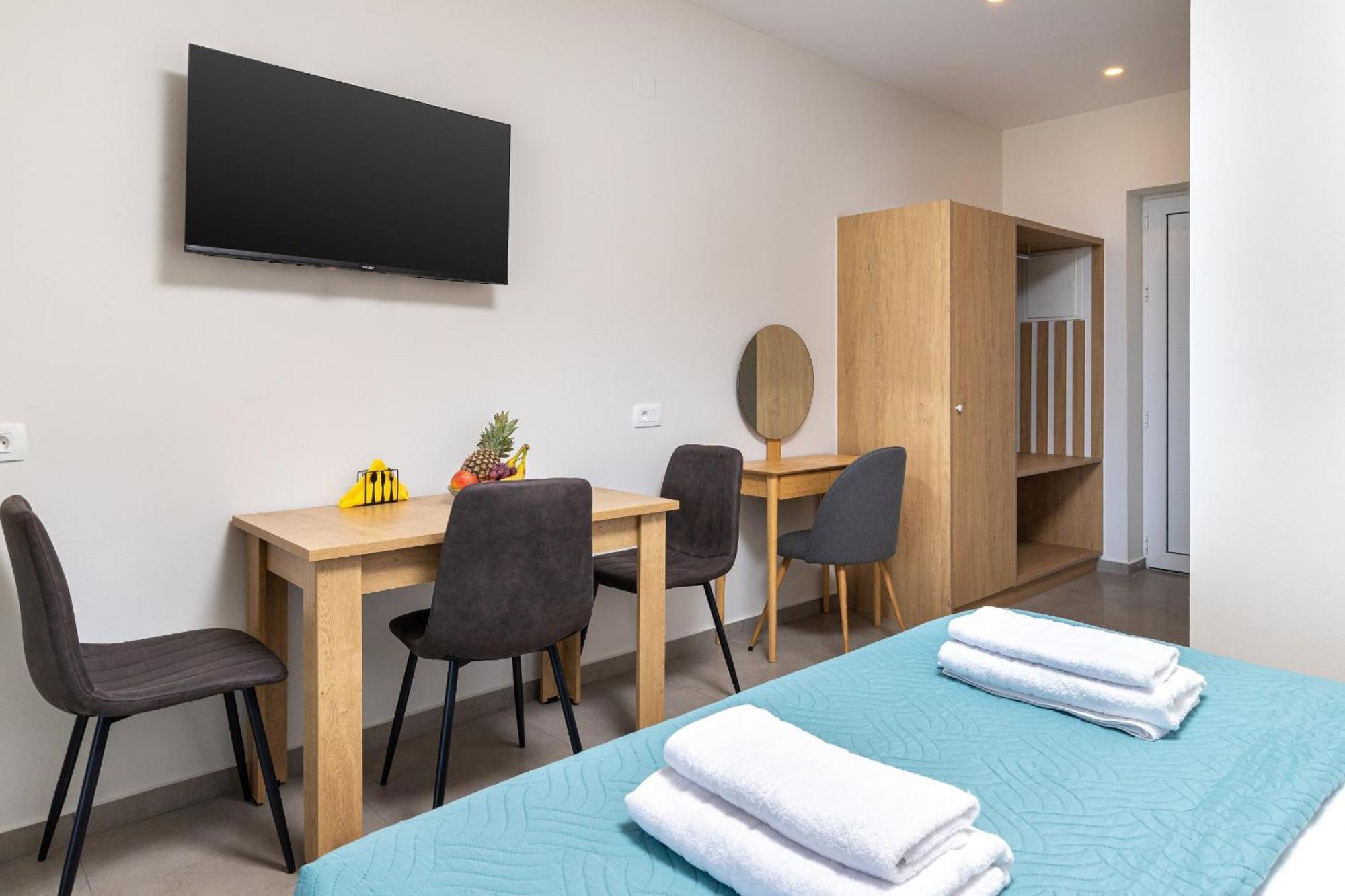 Meli Apartments Paleochora Ngoại thất bức ảnh
